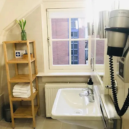 Little Tulip Pensión 3*